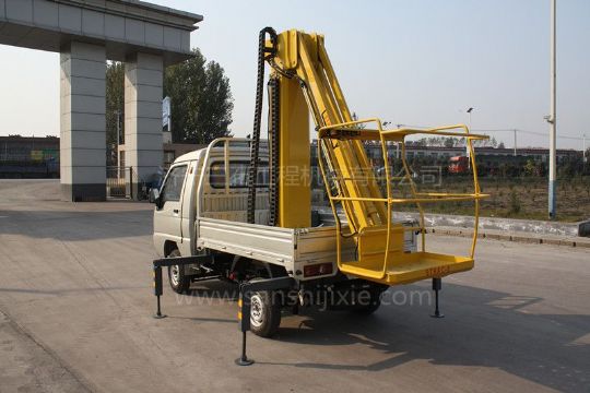 點(diǎn)擊查看詳細(xì)信息<br>標(biāo)題：小型電動(dòng)高空作業(yè)車 閱讀次數(shù)：3058
