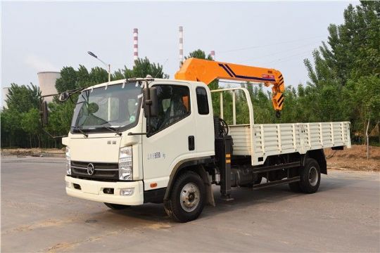 點擊查看詳細(xì)信息<br>標(biāo)題：5噸凱馬隨車吊 閱讀次數(shù)：2339