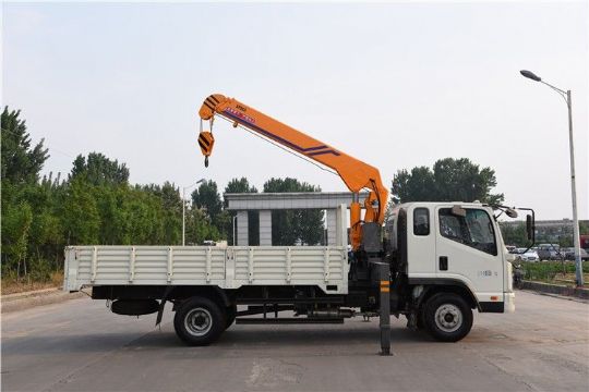 點擊查看詳細(xì)信息<br>標(biāo)題：5噸凱馬隨車吊3節(jié)臂 閱讀次數(shù)：2502