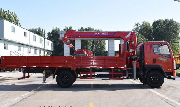 點擊查看詳細(xì)信息<br>標(biāo)題：6.3噸東風(fēng)160馬力隨車吊 閱讀次數(shù)：1693