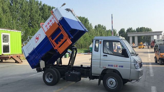 點擊查看詳細信息<br>標題：藍牌時風風菱垃圾車 閱讀次數(shù)：2127