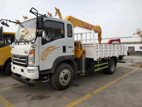 點擊查看詳細(xì)信息<br>標(biāo)題：5噸重汽豪曼隨車吊 閱讀次數(shù)：2668